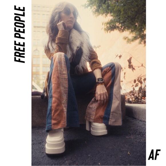 FREE PEOPLE SERENA FLARE LOW RISE JEANS - Picture 3 of 12